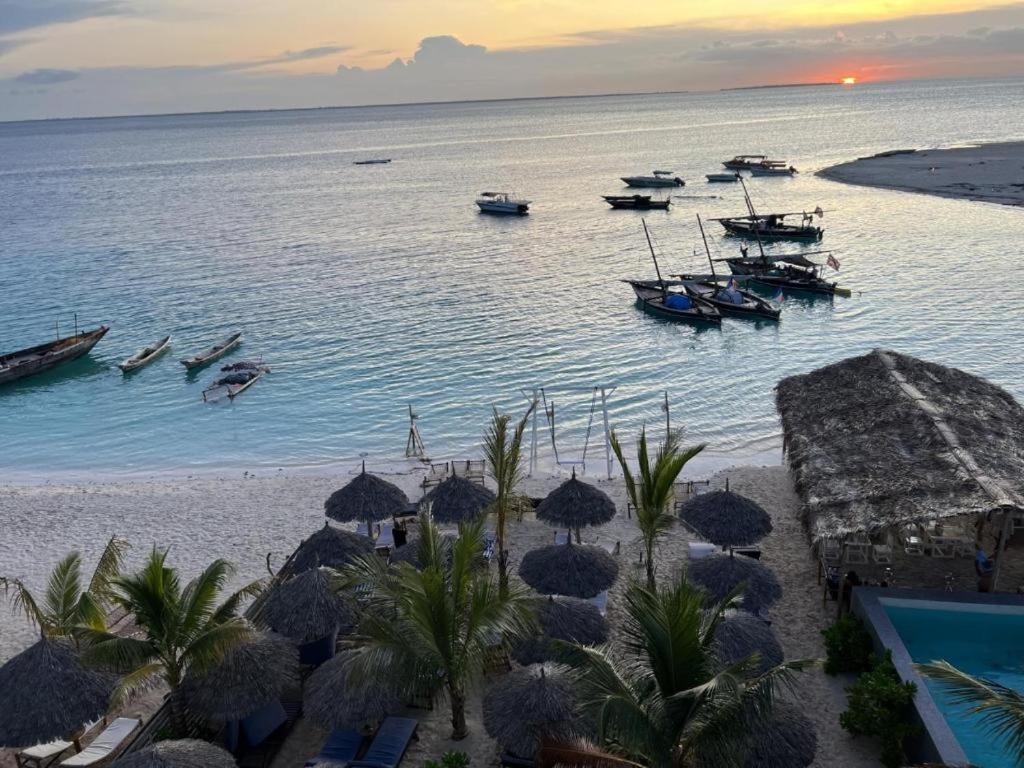 Hotel Lazy Beach 4*